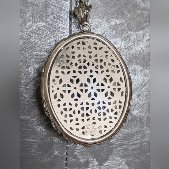 Lapis Lazuli oval gallery pendant stainless steel 18kt gold 20" chain nice NWOT - Picture 4 of 5